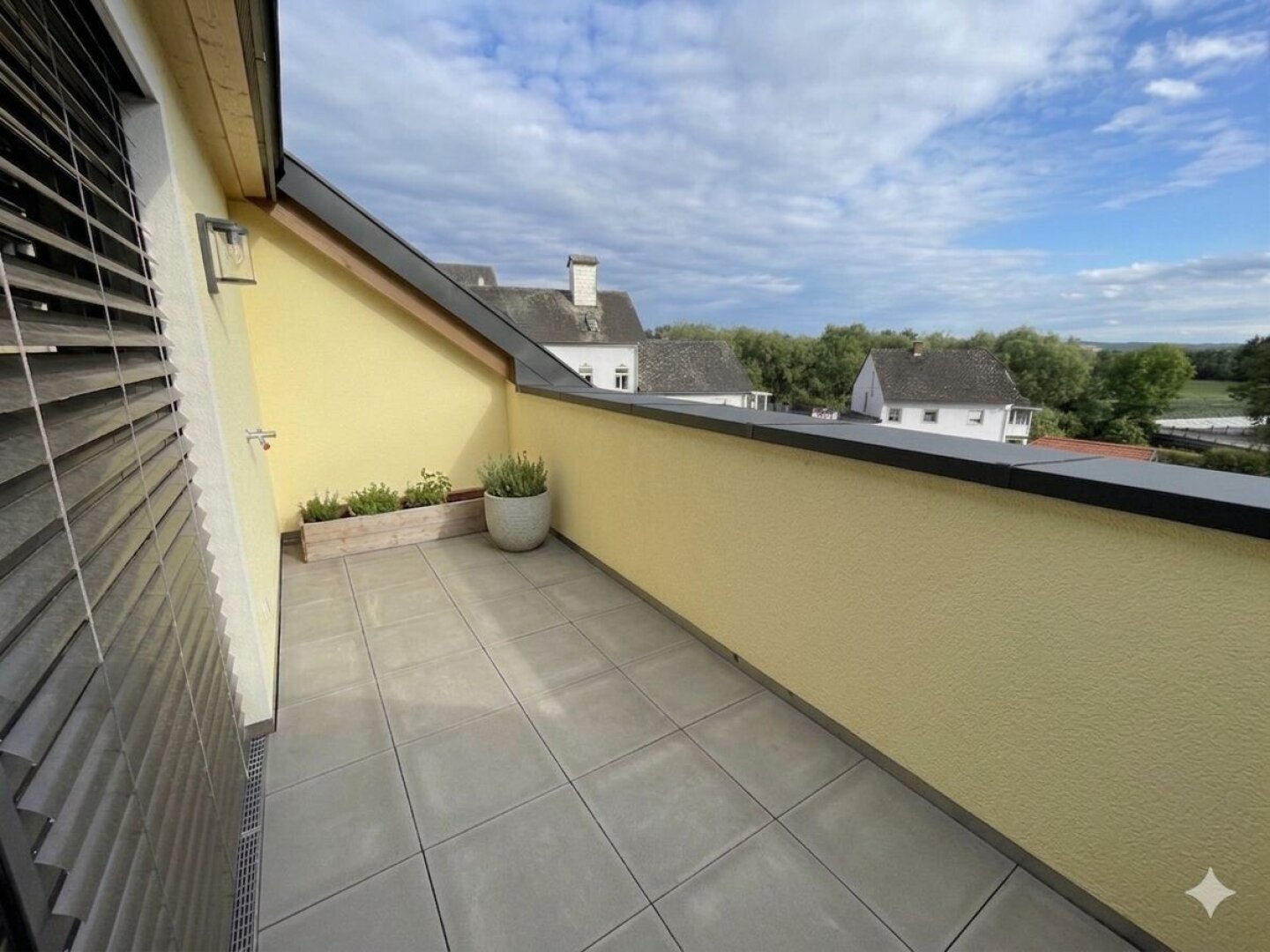 Wohnen mit Flair – 86 m² Dachgeschosswohnung mit großer Terrasse in Pupping